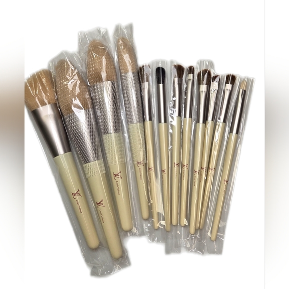 None Other - Luxury Makeup Brush Set - Cream and Silver